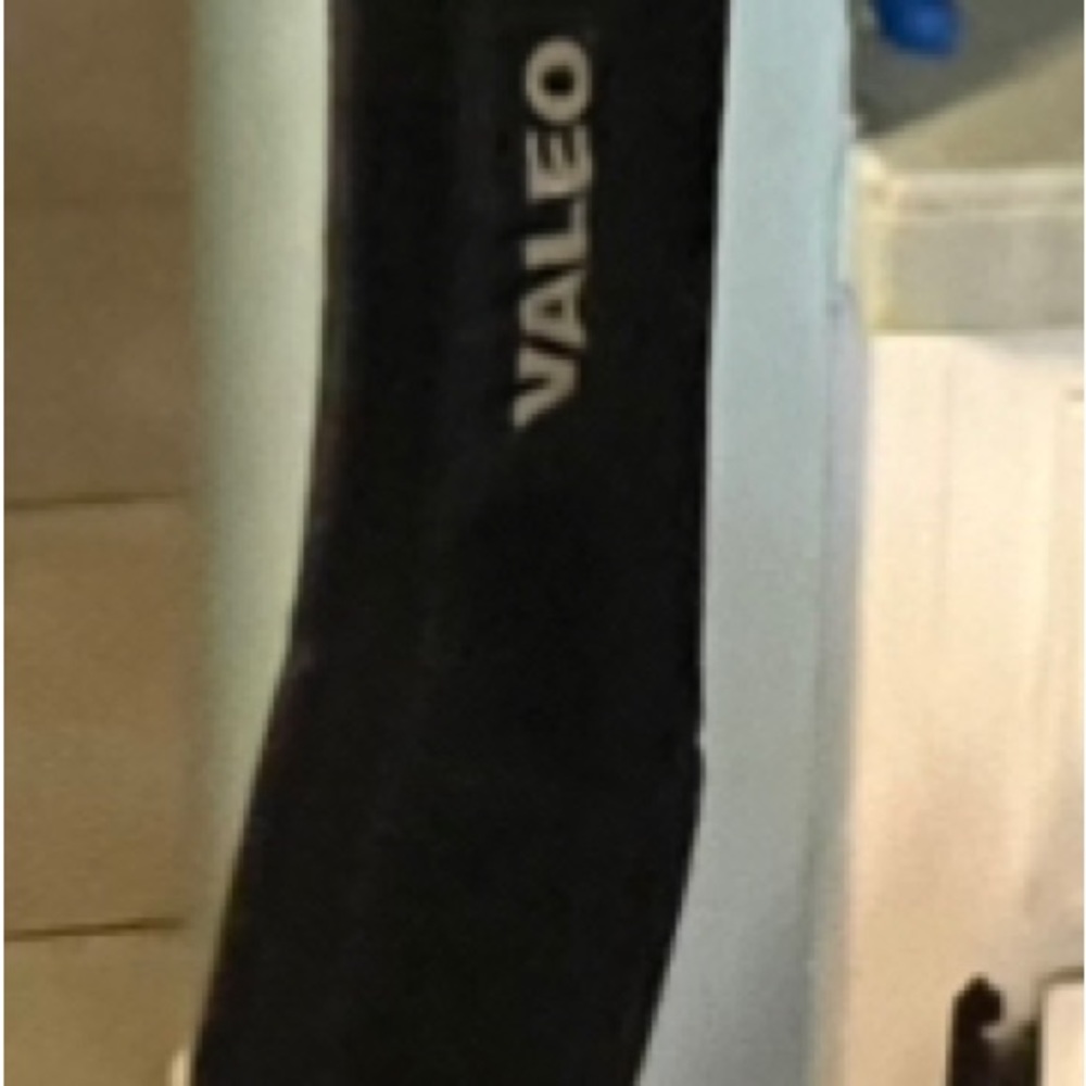 Valeo weightlifting belt size medium. Worn once, it’s brand new. Model VCL 0288